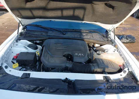 2020 Dodge Challenger Sxt z USA, uszkodzony, nr VIN 2C3CDZAG6LH137787